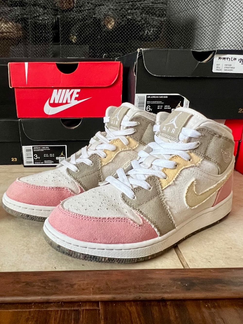 Jordan 1 Special Edition - Picture 2 of 7